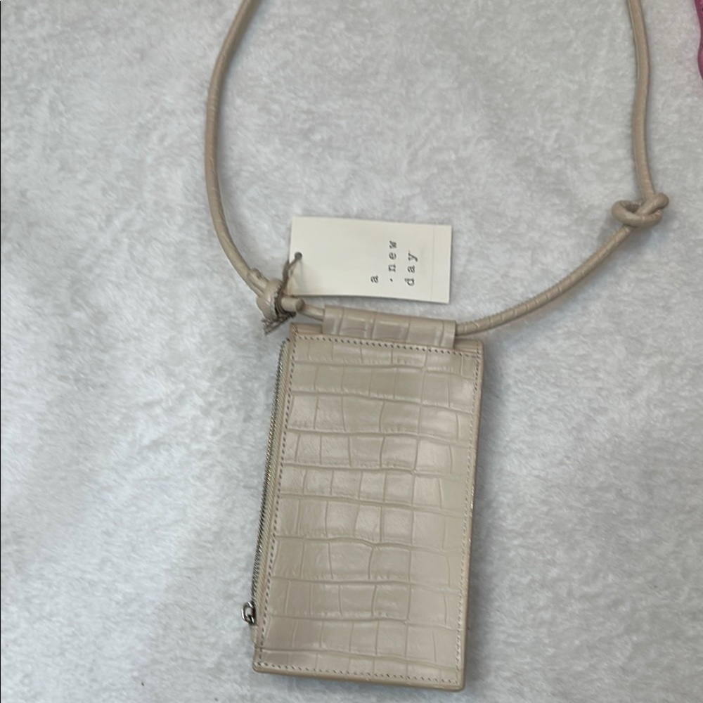 A New Day Cream Crossbody Bag with Elegant Style - Picture 11 of 11